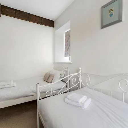 Yew Bank Holiday home *